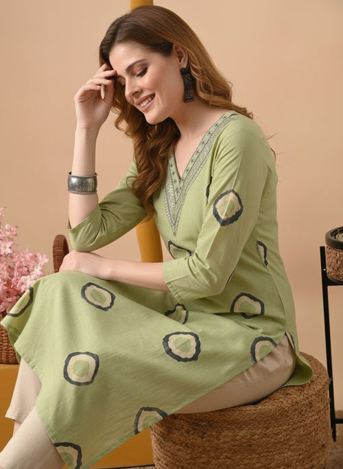 Green Printed Embroidered Pure Cotton Straight Kurta.