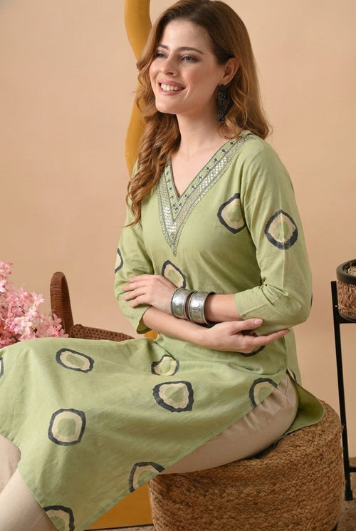 Green Printed Embroidered Pure Cotton Straight Kurta.