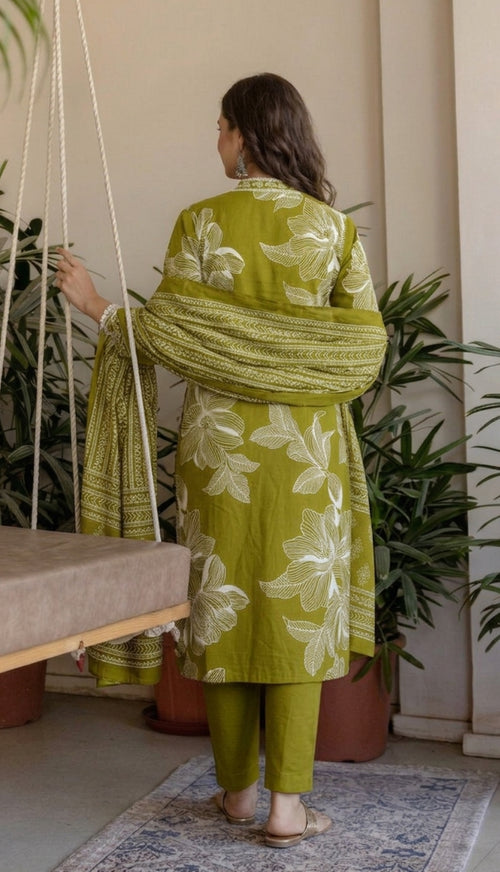 Green Printed Embroidered Kurta , Pant And Dupatta set.