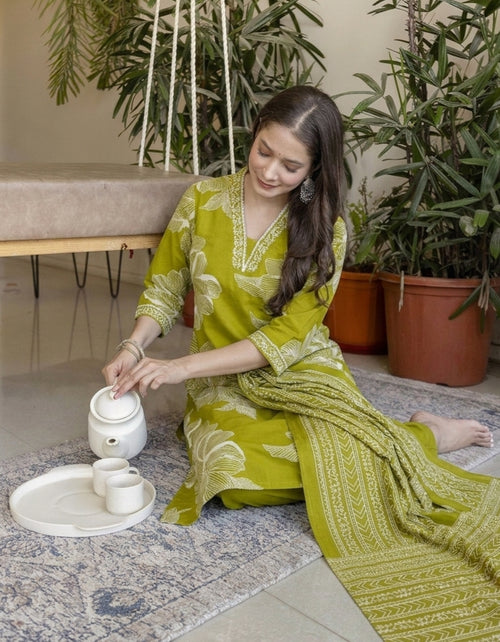 Green Printed Embroidered Kurta , Pant And Dupatta set.