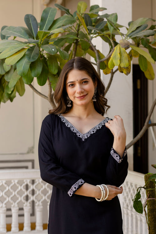 Black Solid Embroidered Straight Kurta.