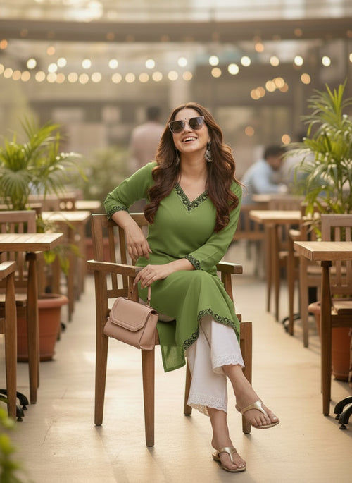 Green Solid Embroidered Pure Cotton Straight Kurta