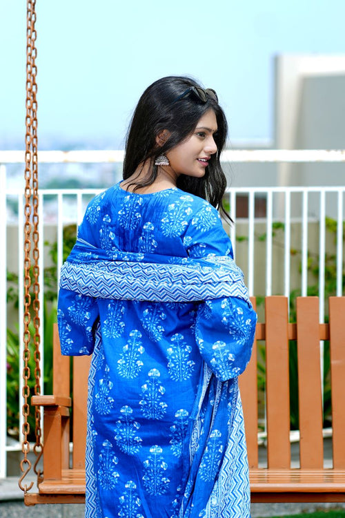 Blue Floral Kurta pant and dupatta set.