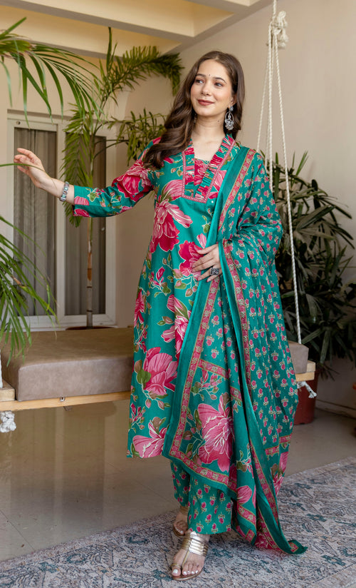 Multicolor Printed Embroidered Kurta , Pant And Dupatta set.