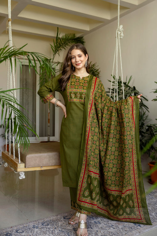 Green Printed Embroidered Kurta , Pant And Dupatta set.