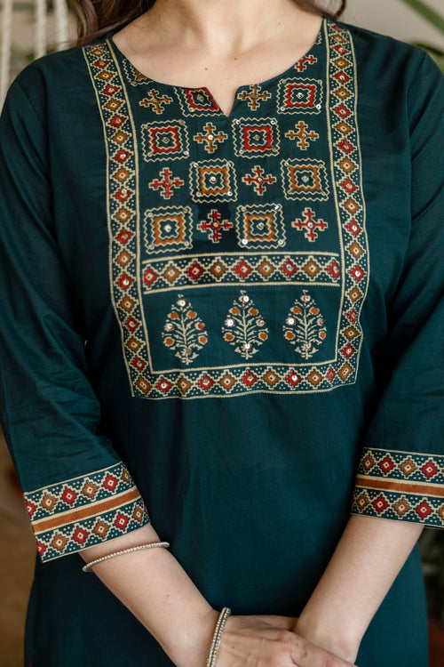 Dark green Printed Embroidered Kurta , Pant And Dupatta set.