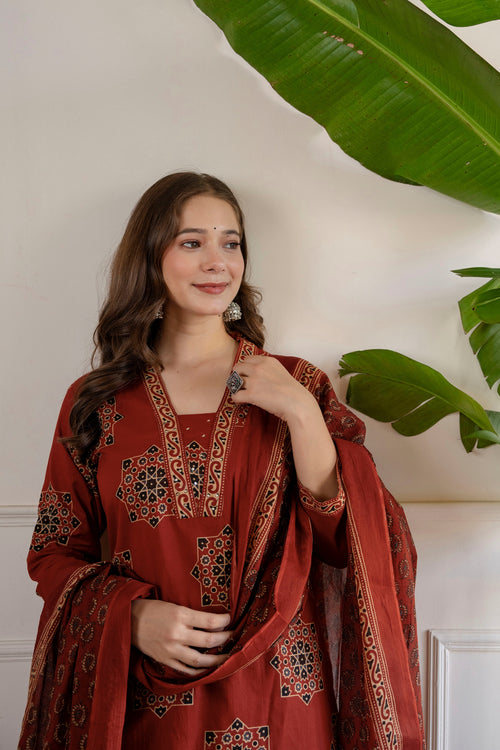 Red Printed Embroidered Kurta , Pant And Dupatta set.